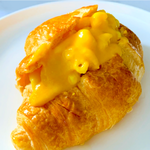 Mac & cheese croissant